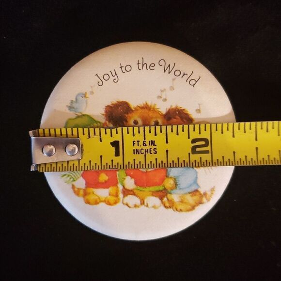 Vintage Hallmark "Joy To The World" Cats & Dog Caroling Christmas Holiday Pin - Picture 3 of 3